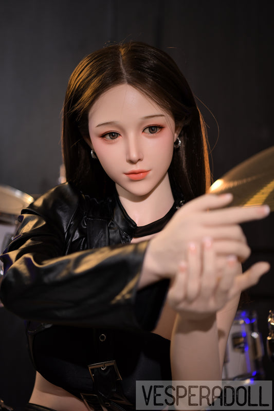 リナ - リアルなシリコン製セックスドール